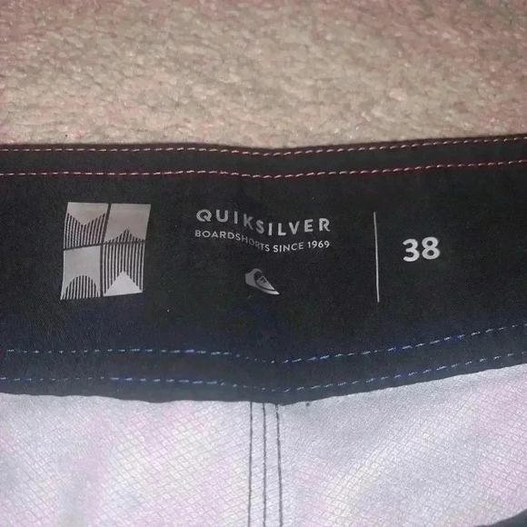 NWOT Quicksilver board shorts 38 - Picture 6 of 6